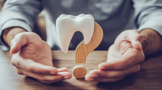 マウスピース矯正ですきっ歯は治せるのかを説明するイメージ