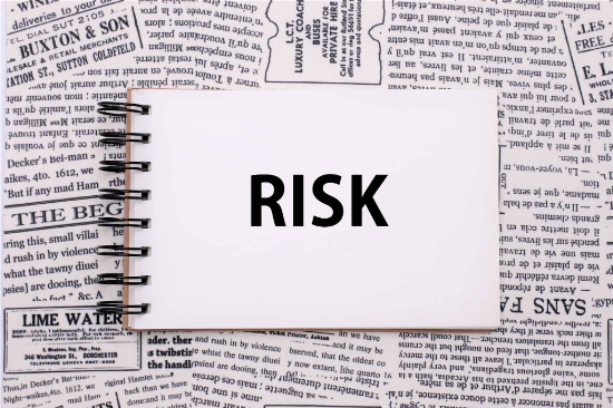 すきっ歯を放置するリスクを説明するイメージ