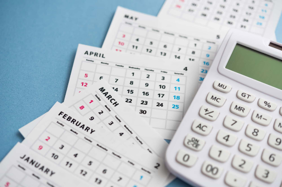 マウスピース矯正ですきっ歯を治すときにかかる期間と費用のイメージ