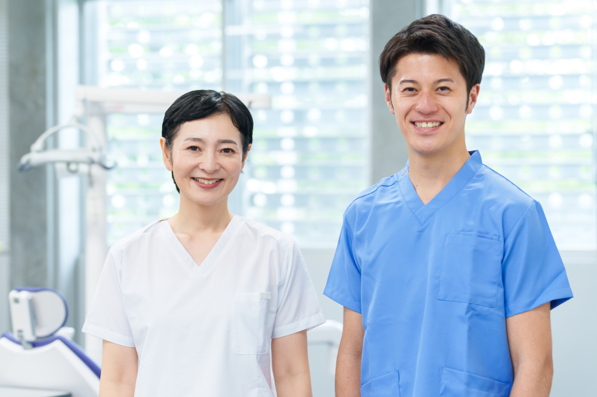 歯石除去後も口臭が続く方へ、相談を勧める歯科医師たち