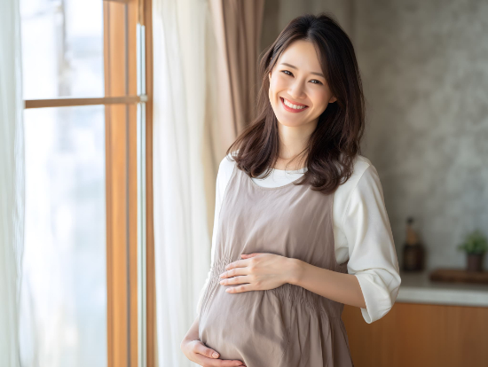 セラミック治療を受けられて笑顔の妊婦